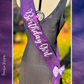 Écharpe | Écharpe de célébration personnalisée en sequins violets royaux avec nœud lavande