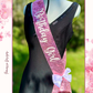 Écharpe | Écharpe scintillante rose avec sequins et nœud en satin "Birthday Girl"