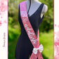 Écharpe | Écharpe scintillante rose avec sequins et nœud en satin "Birthday Girl"