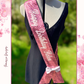 Écharpe | Écharpe scintillante rose avec sequins et nœud en satin "Birthday Girl"